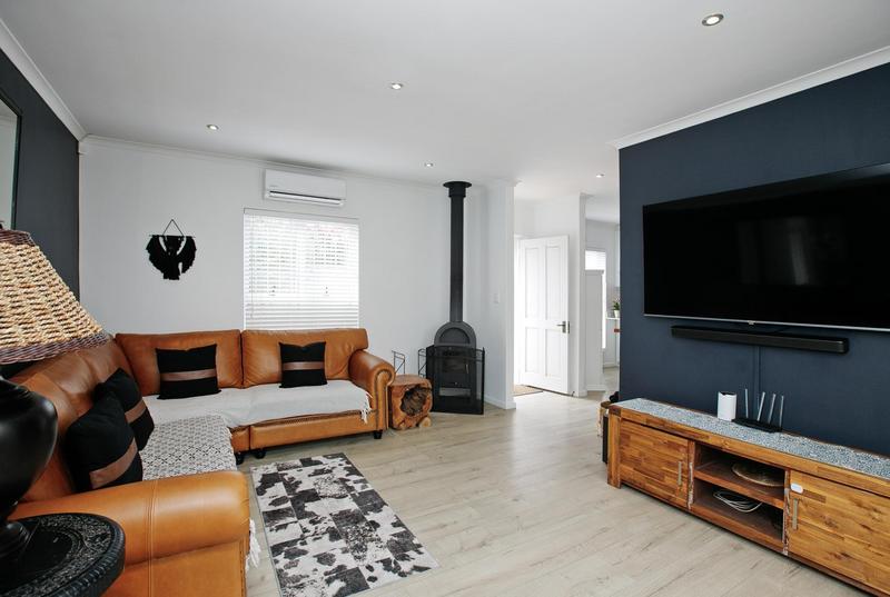 3 Bedroom Property for Sale in Sunningdale Western Cape